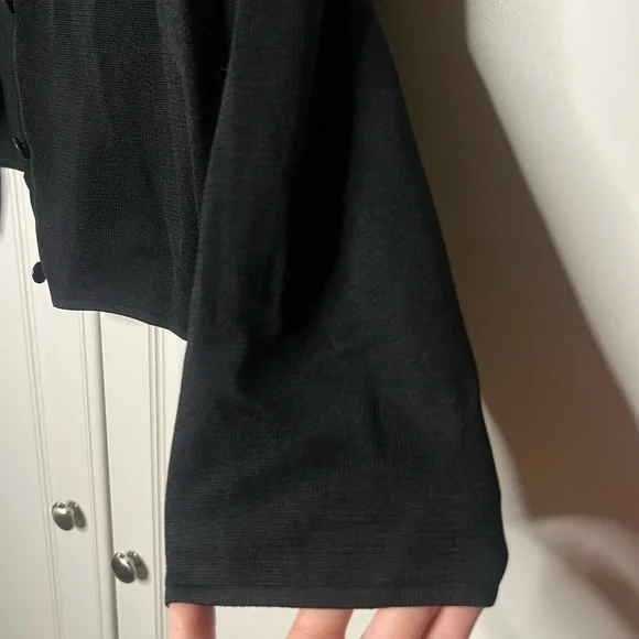 St. John Black Cropped Cardigan - Picture 7 of 11